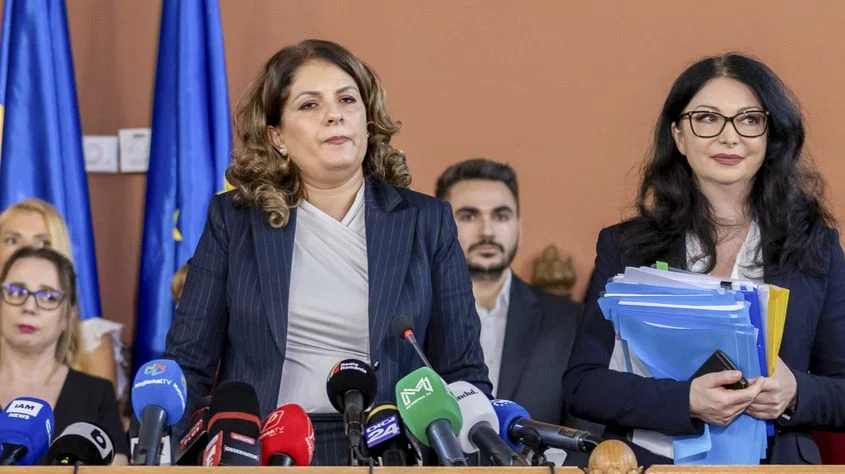 Justiția televizată, faza pe scheletele din dulap